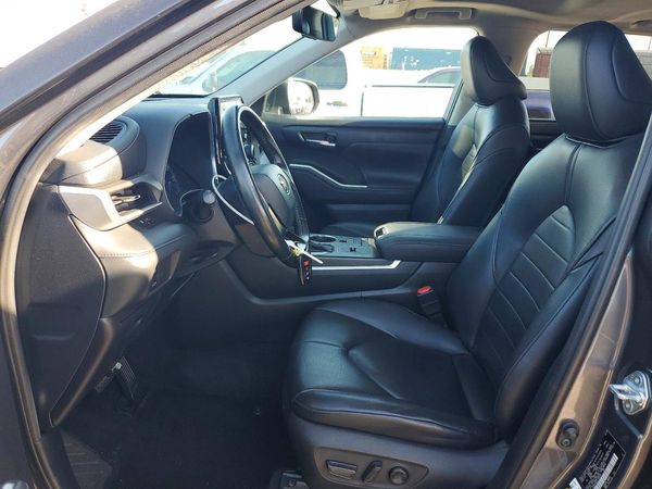 2020 TOYOTA HIGHLANDER XLE Nav