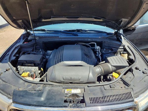 2014 DODGE DURANGO Citadel — Engine bay