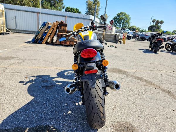 2017 TRIUMPH MOTORCYCLE STREET