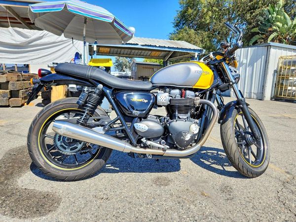2017 TRIUMPH MOTORCYCLE STREET