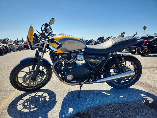 2017 TRIUMPH MOTORCYCLE STREET