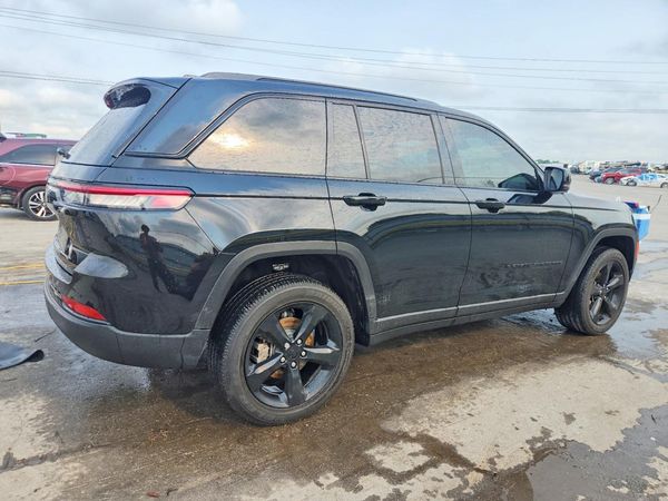 2025 JEEP GRAND CHEROKEE Laredo, Altitude