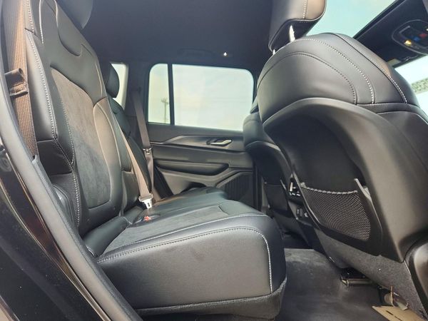 2025 JEEP GRAND CHEROKEE Laredo, Altitude