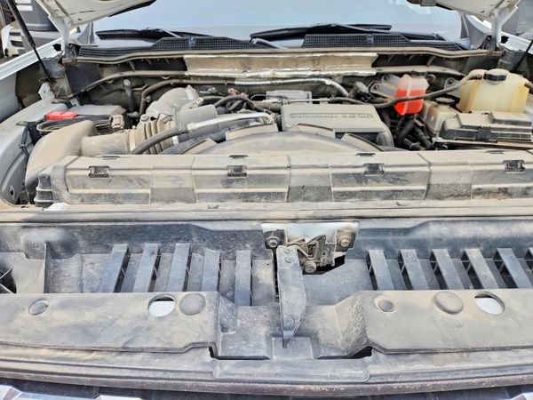 2020 CHEVROLET SILVERADO LTZ — Engine bay