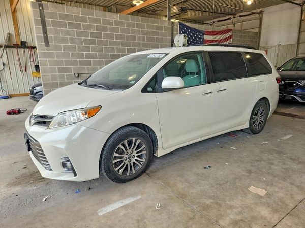 2018 TOYOTA SIENNA