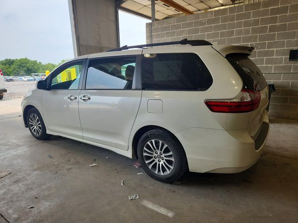 2018 TOYOTA SIENNA