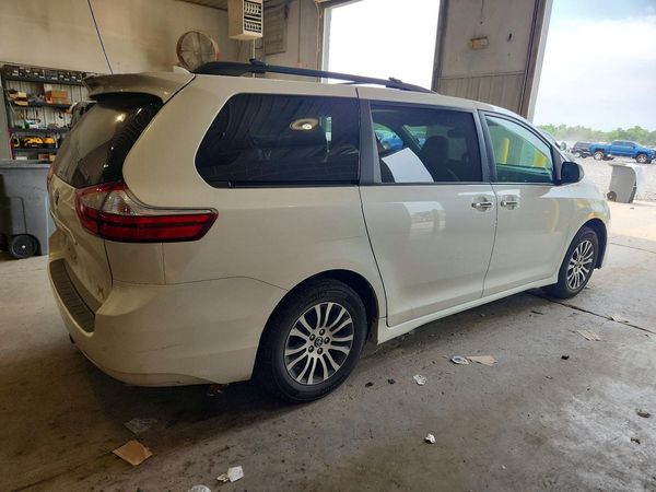 2018 TOYOTA SIENNA