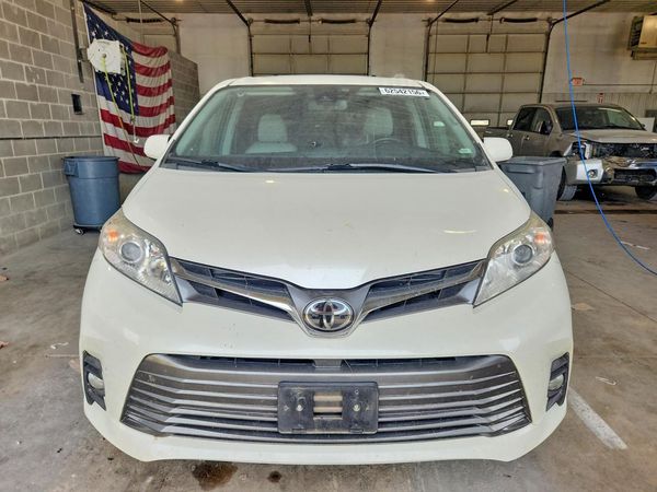 2018 TOYOTA SIENNA