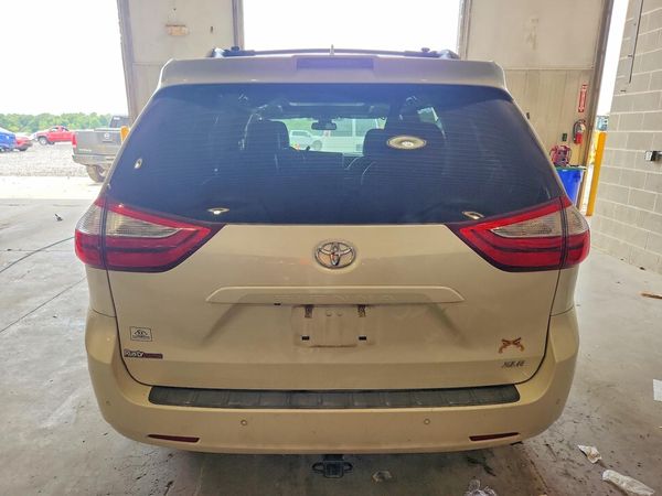2018 TOYOTA SIENNA