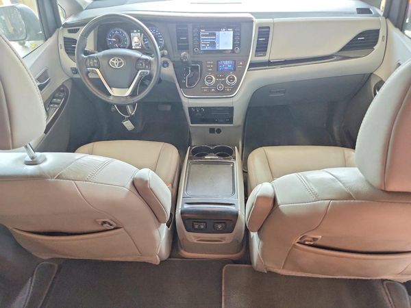 2018 TOYOTA SIENNA