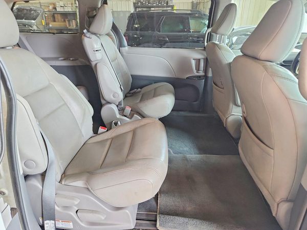 2018 TOYOTA SIENNA