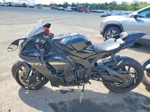 2024 YAMAHA YZF R1