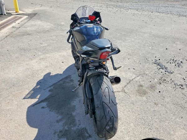 2024 YAMAHA YZF R1