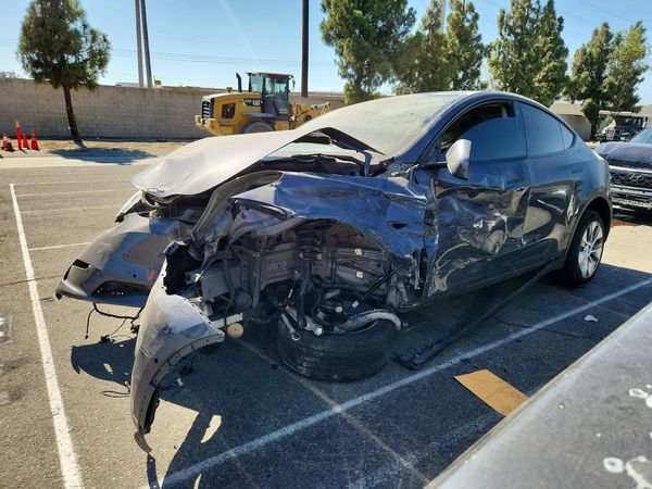2022 TESLA MODEL Y — DSFA — Front 3/4
