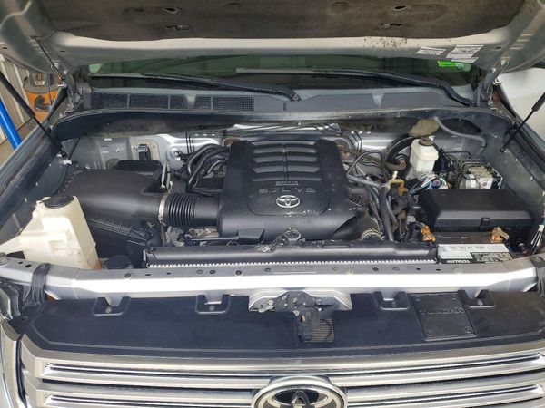 2018 TOYOTA TUNDRA Limited — Engine bay