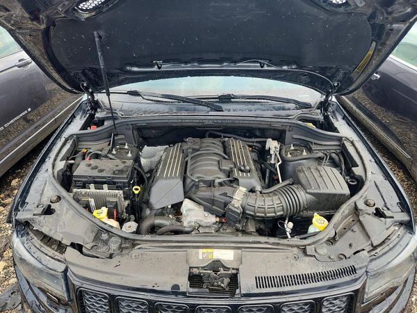 2018 JEEP CHEROKEE SRT — Engine bay