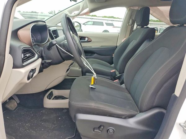 2022 CHRYSLER VOYAGER LX