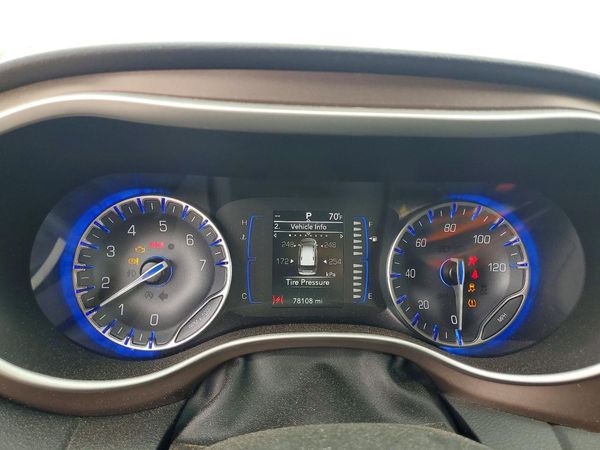 2022 CHRYSLER VOYAGER LX