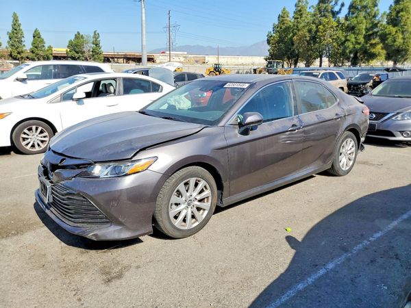 2018 TOYOTA CAMRY