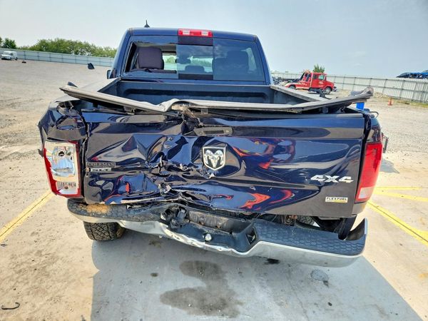 2014 RAM 1500 SLT CREW CAB 4X4