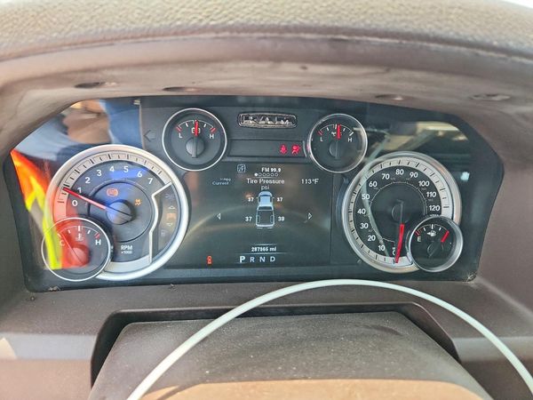 2014 RAM 1500 SLT CREW CAB 4X4