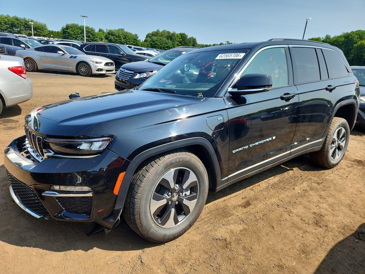 2024 JEEP CHEROKEE Limited 4XE — Front 3/4