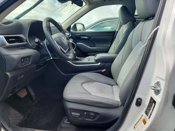 2023 TOYOTA HIGHLANDER HV Special Edition