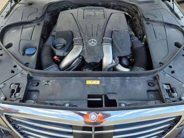 2015 MERCEDES-BENZ S-CLASS S550 — Engine bay