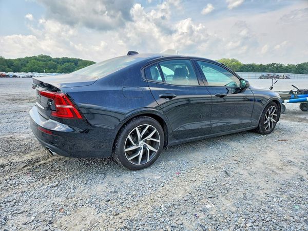 2019 VOLVO S60 Momentum