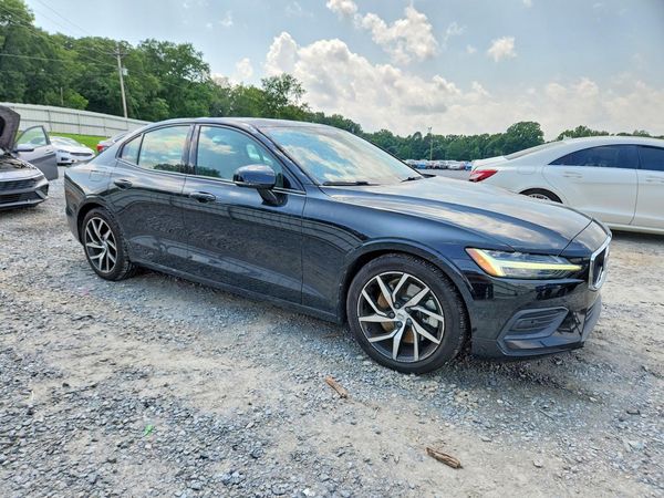 2019 VOLVO S60 Momentum