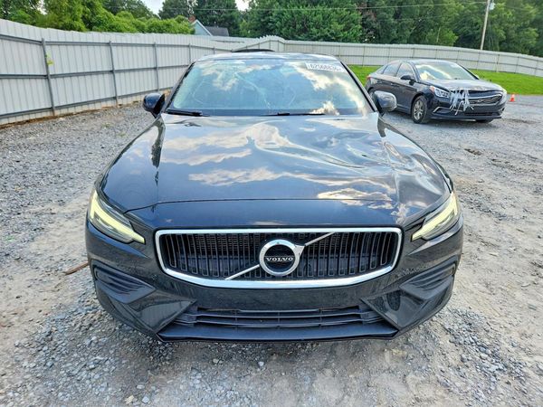 2019 VOLVO S60 Momentum