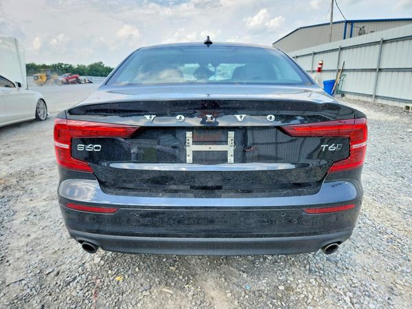 2019 VOLVO S60 Momentum
