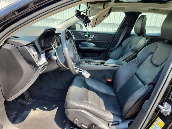 2019 VOLVO S60 Momentum