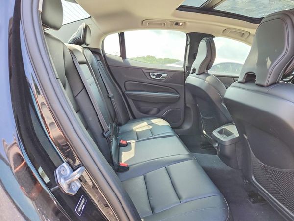 2019 VOLVO S60 Momentum