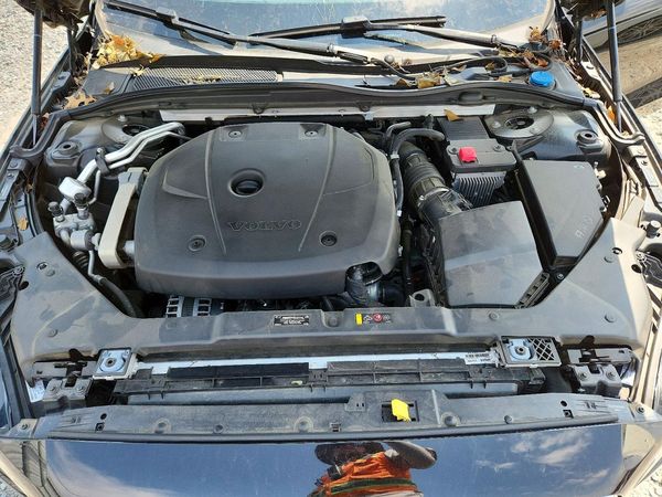 2019 VOLVO S60 Momentum