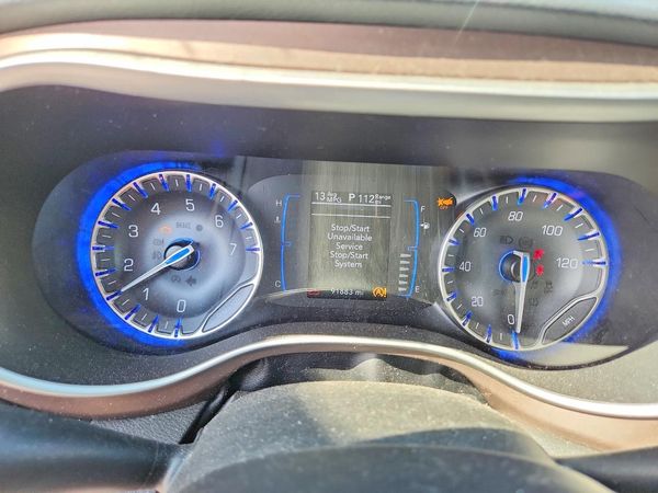 2023 CHRYSLER VOYAGER LX