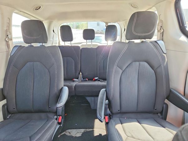 2023 CHRYSLER VOYAGER LX