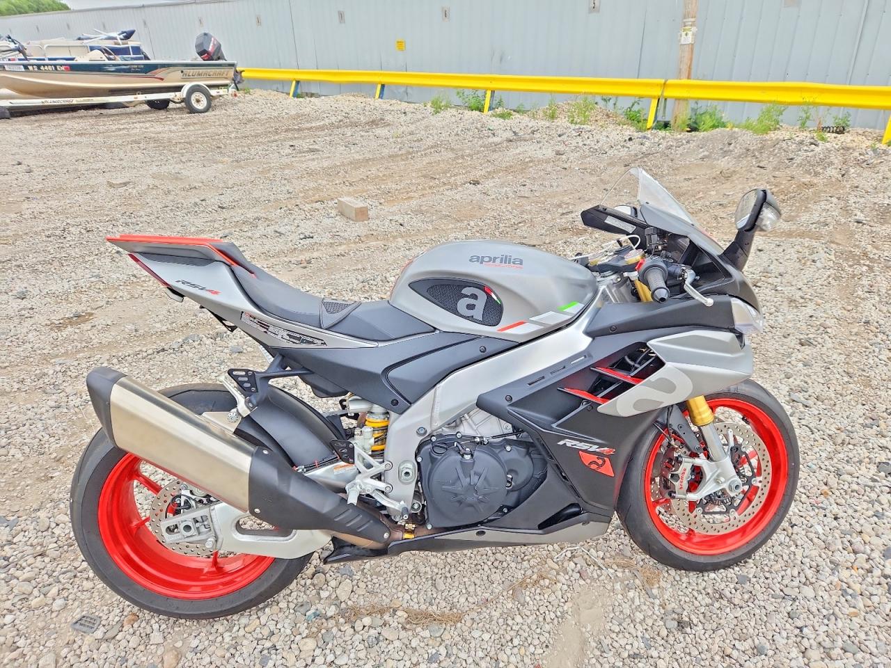Aprilia RSV4 1100