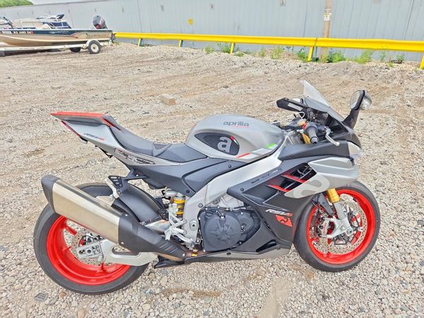 2024 APRILIA RSV4 1100