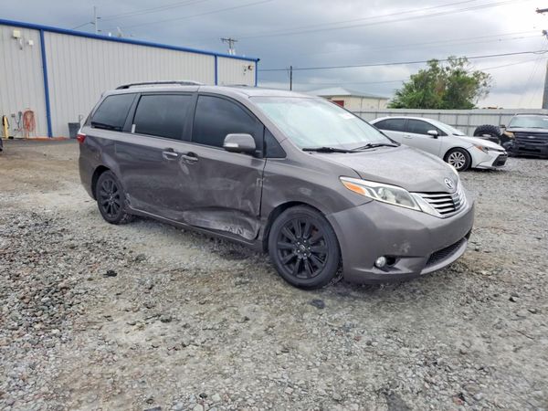 2017 TOYOTA SIENNA