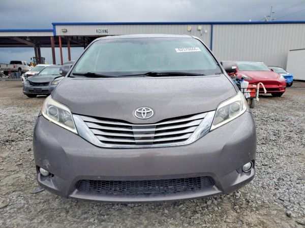2017 TOYOTA SIENNA