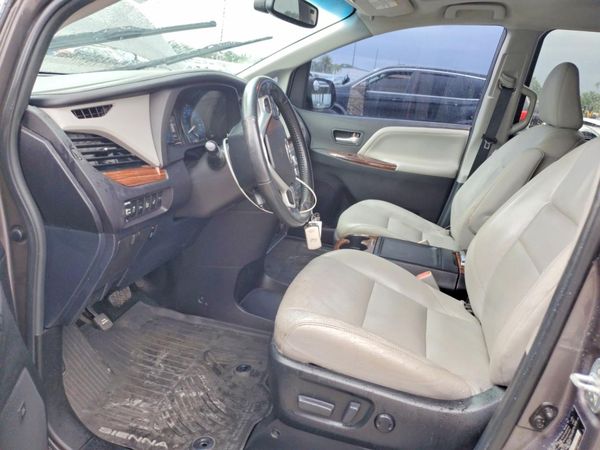 2017 TOYOTA SIENNA