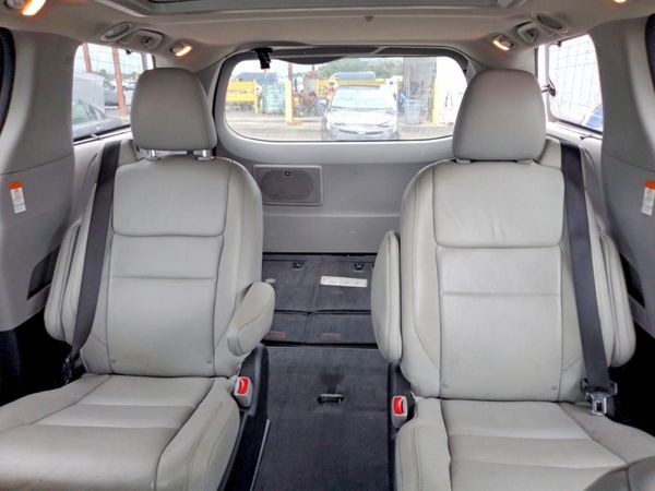 2017 TOYOTA SIENNA