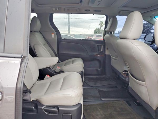 2017 TOYOTA SIENNA