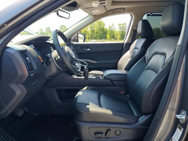 2024 NISSAN PATHFINDER SL