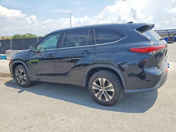 2022 TOYOTA HIGHLANDER XLE