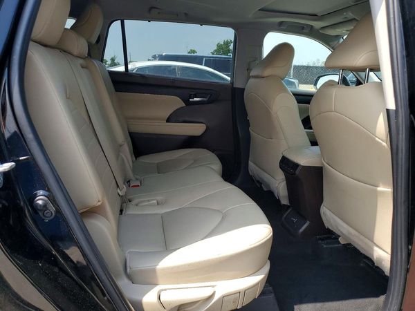2022 TOYOTA HIGHLANDER XLE