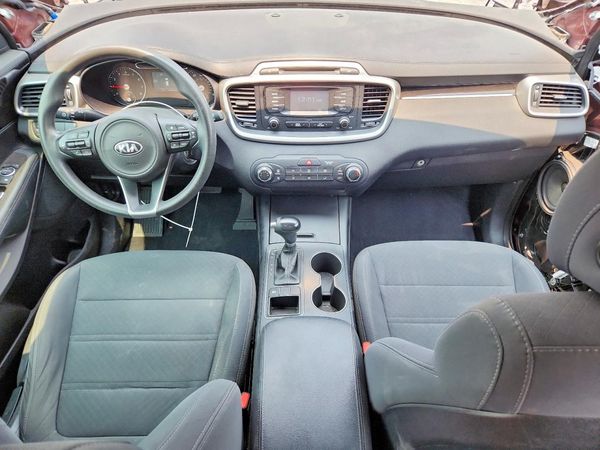 2017 KIA SORENTO L, LX