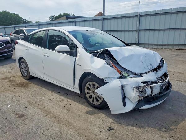 2021 TOYOTA PRIUS — Passenger 3/4