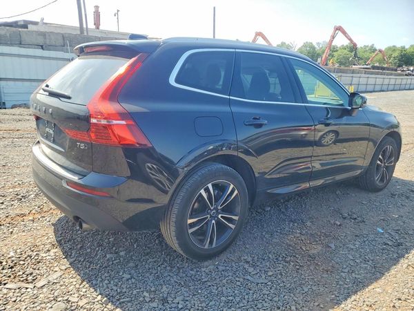2020 VOLVO XC60 Momentum